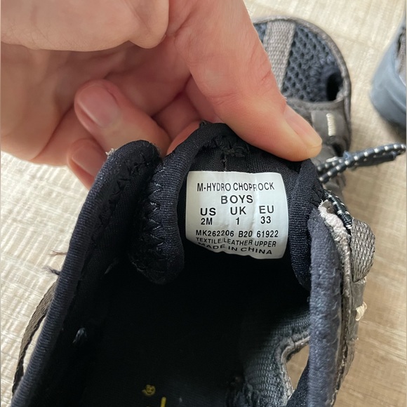 Boys Merrell hiking shoes, size 2, worn a handful of times - Picture 3 of 3